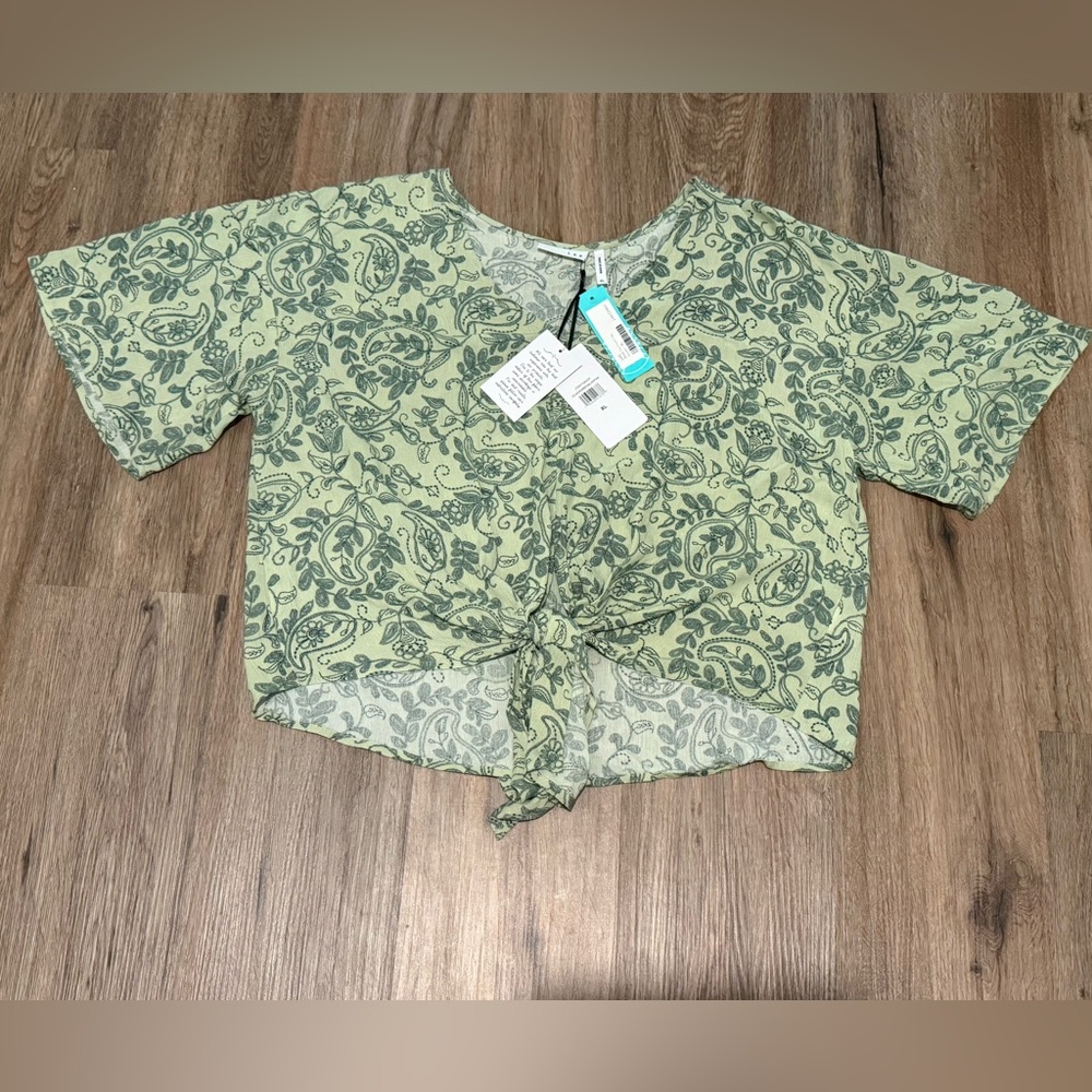 LUQ Women’s Green Paisley Tie-Front Blouse Top size XL NWT